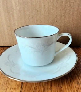 4 Noritake Casablanca Demitasse Flat Cups & Saucers w/Gray White Floral Sprays - Picture 1 of 7
