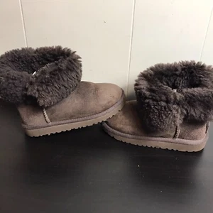 UGG Toddler Girls 12 Chocolate Brown Bailey Button Classic Boots 5991T - Picture 1 of 8