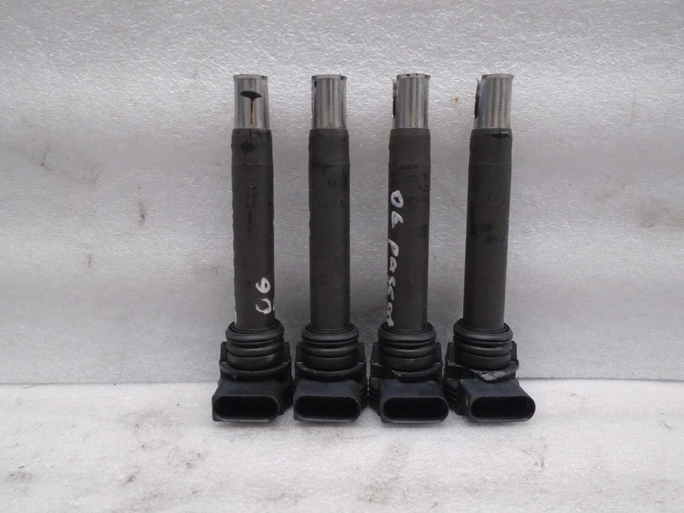 Комплект из 4 катушек зажигания 2006-2008 Volkswagen Passat 06H905115 от оригинального производителя DK905229 - Изображение 1 из 4