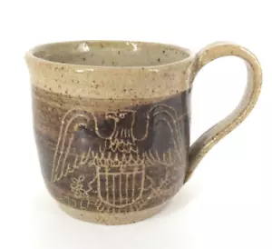 Nancy Anderson Volkskunst Steinzeug Keramik Becher 1981 USA Robbe Adler Sgraffito - Bild 1 von 9