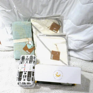 Baby Shower Gift Set Bottle Holder Dishwasher, Landing Blankets, Blanket, Towels - Picture 1 of 8