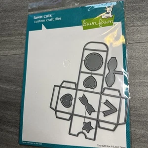 Lawn Cuts Custom Craft Die-Tiny Gift Box, White NEW - Picture 1 of 2