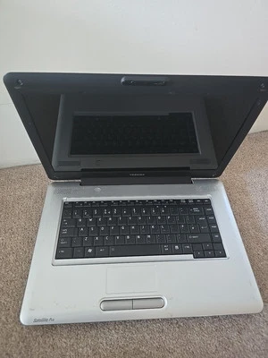 Toshiba Satellite pro L450D-12X 15.6" Laptop *untested* Selling For Parts  - Image 1 of 4