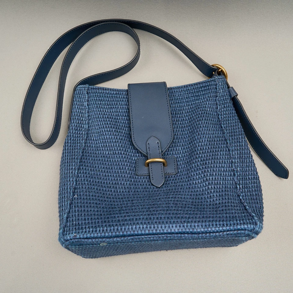 Bolso Bandolera Banana Republic Borde Cuero Azul Paja 8.5x9.5 Cubo Foto 1 de 4