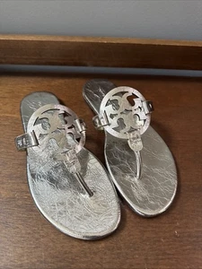 Tory Burch Miller Metallic Wrinkled Gold Leather Sandals Flip Flop Size 9 NIB - Picture 1 of 15