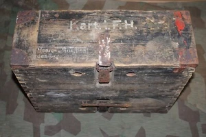 ORIGINAL WW2 GERMAN Kart.l.F.H. 18 10.5 CM FELDHAUBITZE AMMO BOX 1944 WH SS - Picture 1 of 24
