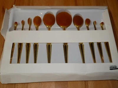 Juego de brochas de maquillaje ovaladas metálicas La Sante (10 piezas), doradas Foto 1 de 3