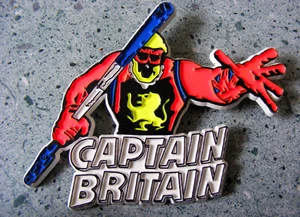 RARE MARVEL CAPTAIN BRITAIN VINTAGE PLASTIC BADGE EXCELLENT CONDITION - Imagen 1 de 2