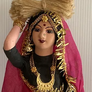 Vintage 13" verzierte Indien Frau Puppe Figur auf Holzständer - Bild 1 von 10