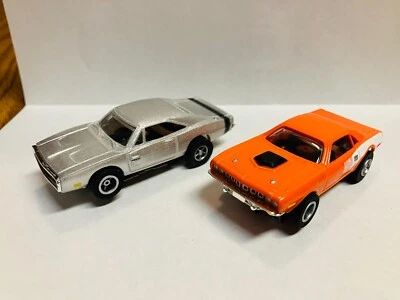 JL AW Par de HEMI CUDA y CARGADOR NUEVO AW Chasis para AFX AURORA TYCO Track Foto 1 de 4