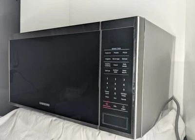 Samsung 1.4 cu. ft. Countertop Microwave Oven MS14K6000AS Clean Inside Free Ship - Image 1 of 4
