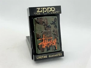 Auténtico encendedor vintage ZIPPO modelo limitado logotipo STUSSY camuflaje verde ZX-52 - Imagen 1 de 10