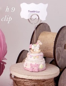 BOMBONIERA PORTAFOTO CLIP BABY TORTA CAVALLO DONDOLO BIMBA BATTESIMO COMPLEANNO - Foto 1 di 1