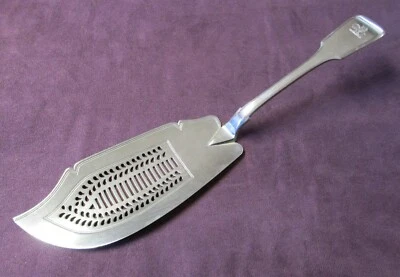 Servidor de peces perforados león armorial placa de plata inglesa Osborne & Sons 1830-60 bu Foto 1 de 4