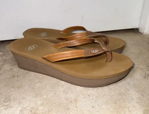 UGG Women's 7 Toepost Wedge Brown Tan Sandal Thong Flip Flops Foam Leather Y2K - Picture 1 of 7