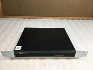 Routeur Cisco série 1900 CISCO1921/K9 V05 services intégrés avec oreilles rack - Photo 1/10