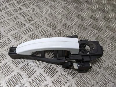 Хэтчбек Ford Focus Zetec Mk3 5dr 2010-17 внешняя ручка (передний драйвер) белый - Изображение 1 из 4