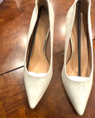 Ivory Cream Wedding Shoes Damask SIZE 8 NEW IN BOX - Image 1 of 4