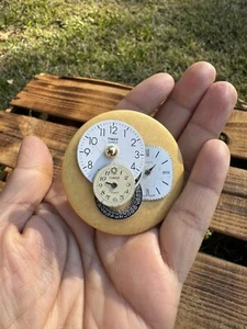 Timex Schmuck Anstecknadel Brosche 3D detailliert Vintage Kunsthandwerk - Bild 1 von 3