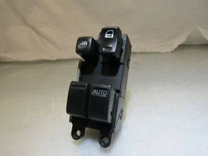 Nissan Elgrand E50 3.2 Puerta Delantera Derecha Interruptor Ventana Eléctrico Botón - Imagen 1 de 7