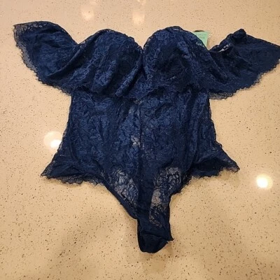 Fredericks of Hollywood 蓝色花边 Teddie M 全新带标签 Snap Crotch 软垫聚拢 — 第 1/4 张图片