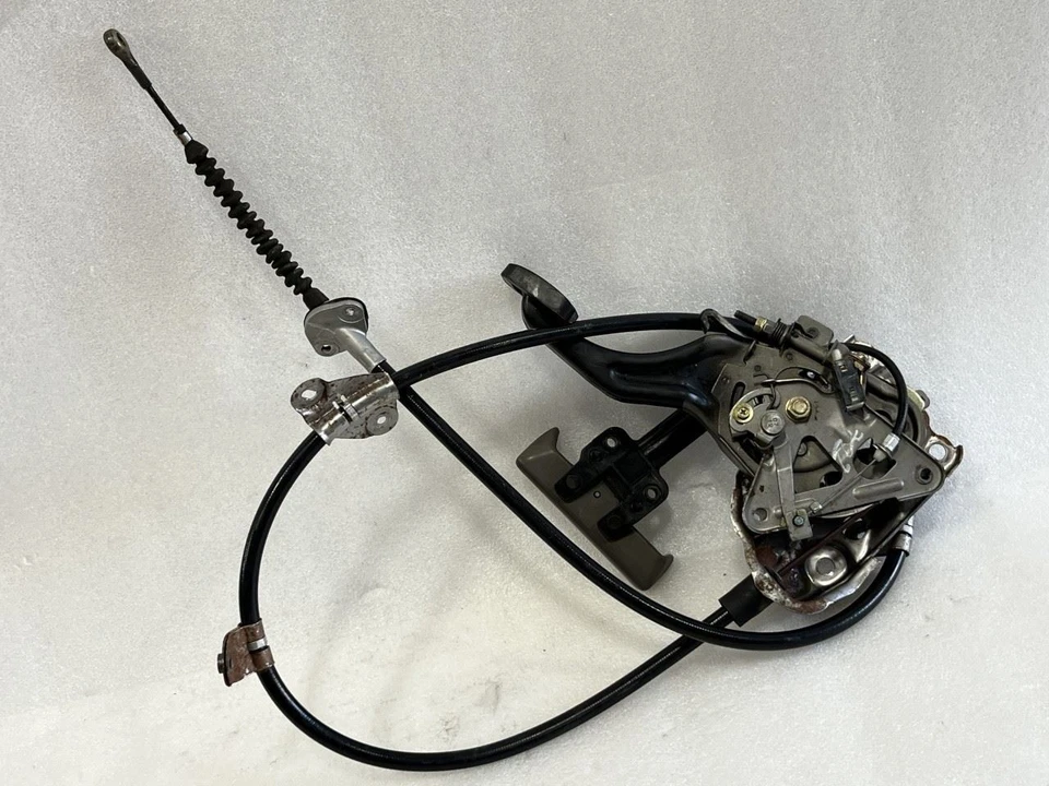 2001 2002 2003 2004 2005 LEXUS GS300 GS430 PARKING BRAKE PEDAL CABLE RELEASE - Image 1 of 4