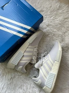 Sneakers Adidas Originals nuove taglia 6,5 donna bianche Nmd_r1's - Foto 1 di 6