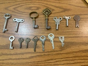 Lot of 14 Antique Keys Master Lion Old Ford Clock And Cabinet Keys. - Picture 1 of 6