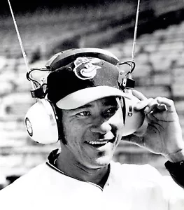1969 Wire Photo modeling radio headset Baltimore Orioles baseball Mike Cuellar - Picture 1 of 2