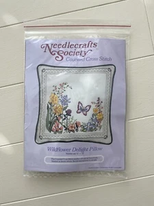 Needlecrafts Society WILDFLOWER DELIGHT KISSEN gezählt Kreuzstich 12x12 Neu in Verpackung - Bild 1 von 4