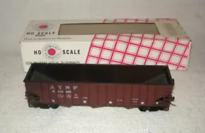 Stewart Hobbies HO Scale 10004 Santa Fe 70 Ton Triple Hopper Weathered - Picture 1 of 3