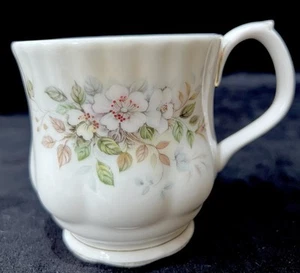 Royal Albert “Hawthorn” Vintage Bone China Floral Mug - 1982 - - Picture 1 of 6