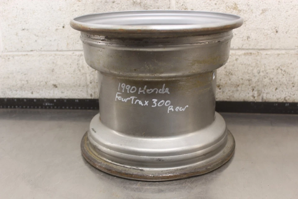 1990 Honda FourTrax 300 TRX300 2x4 REAR BACK WHEEL RIM F5 — 第 1/4 张图片