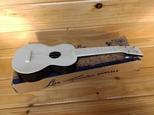 Vintage Lisa Hawaiian Ukulele - Picture 1 of 6