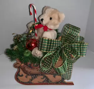 Oso de peluche vintage en arreglo de trineo - Imagen 1 de 8
