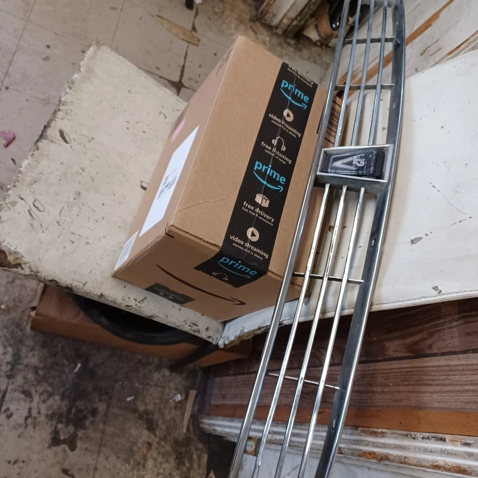 Parrilla de parachoques delantero cromada 84 Jaguar XJS V12 Foto 1 de 4