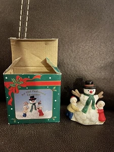Russ Snowman With Children An Old Fashioned Christmas Porcelain Figurine 3" - Picture 1 of 3