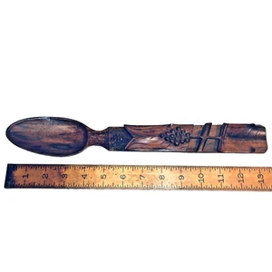 VINTAGE HAND MADE CARVED OLIVE TREE WOOD GRAPES GRAPEVINE SPOON 60s Kitchen - Picture 1 of 12
