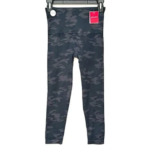 NUEVO SPANX ""Mírame ahora"" Leggings recortados sin costuras camuflaje negro yoga M - Imagen 1 de 5
