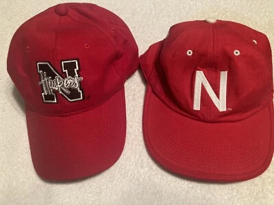 2 gorras Nebraska CornHuskers. Talla única. DoubleHatter reversible y arrancador Foto 1 de 4