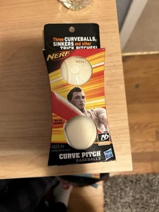 Nerf Curve Pitch Baseballs 2er Set Trainingshilfen Curveballs Sinkers Hasbro - Bild 1 von 6