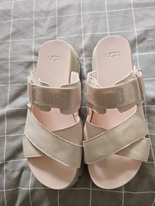 Ugg Women's Ashton Slide Size 5. Festivals Holidays Beach - Picture 1 of 8