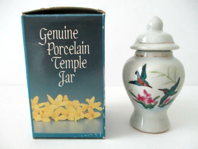 Tarro de templo vintage con adornos dorados de porcelana genuina Foto 1 de 4