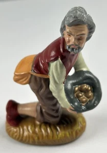 Vintage Nativity Paper Mache Kneeling Beggar Figure Clover Leaf Japan 3.5” - Picture 1 of 8