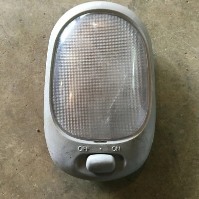 95 96 97 98 99 1998 Hyundai Accent Dome gris claro Foto 1 de 3