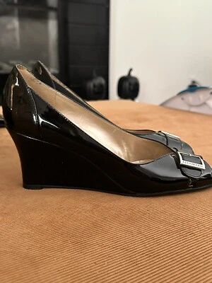 Anabela feminina Alex Marie couro brilhante preto em relevo tamanho 7M excelente estado usado - Imagem 1 de 4