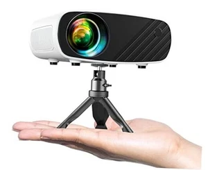 Mini Beamer für iPhone, 2024 Upgrade 1080P HD Projektor, 8000L Weiß Schwarz - Bild 1 von 7