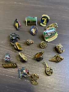 Set Konvolut 19 Vintage Emaille Hut Broschen Anstecknadeln - Bild 1 von 8