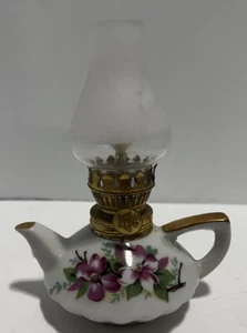 "Mini tetera de aceite funcional estilo Aladino floral con adornos dorados de colección 5,75"" Japón" - Imagen 1 de 10