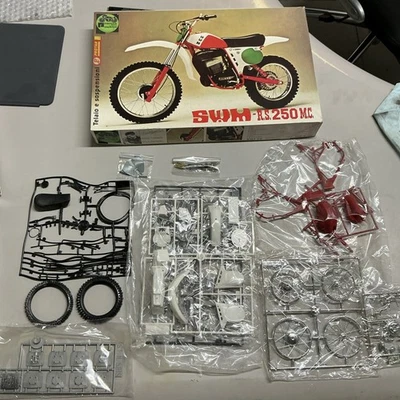 SWM R.S. 250 M.C. PROTAR 1/9 Modellino Collezione IN PLASTICA | NUOVO | moto - Immagine 1 di 4
